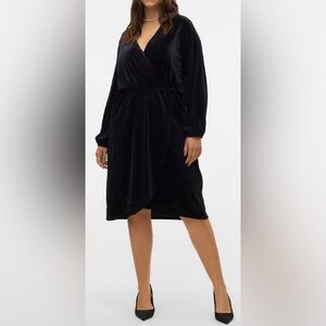 Vero Moda Curve Effie Velvet Faux Wrap Dress, Black, sz 1X